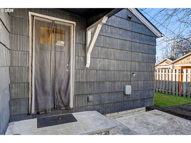 -1 GARNET St Ne, Salem, OR 97301