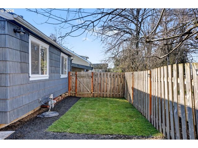 -1 GARNET St Ne, Salem, OR 97301