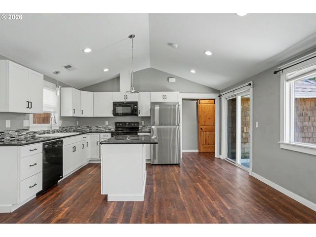 -1 GARNET St Ne, Salem, OR 97301