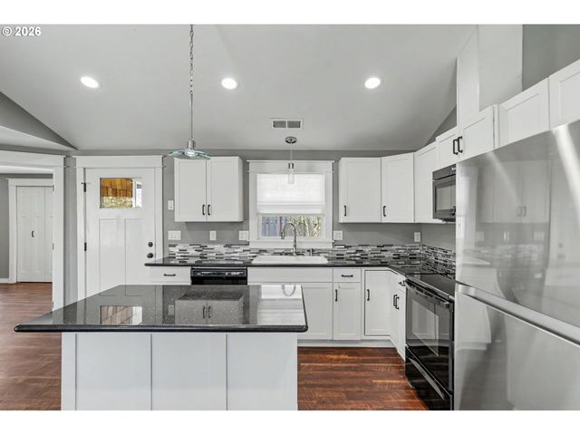 -1 GARNET St Ne, Salem, OR 97301