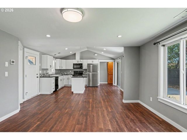 -1 GARNET St Ne, Salem, OR 97301