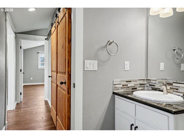 -1 GARNET St Ne, Salem, OR 97301