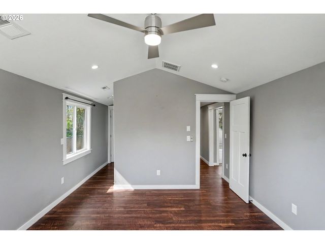 -1 GARNET St Ne, Salem, OR 97301