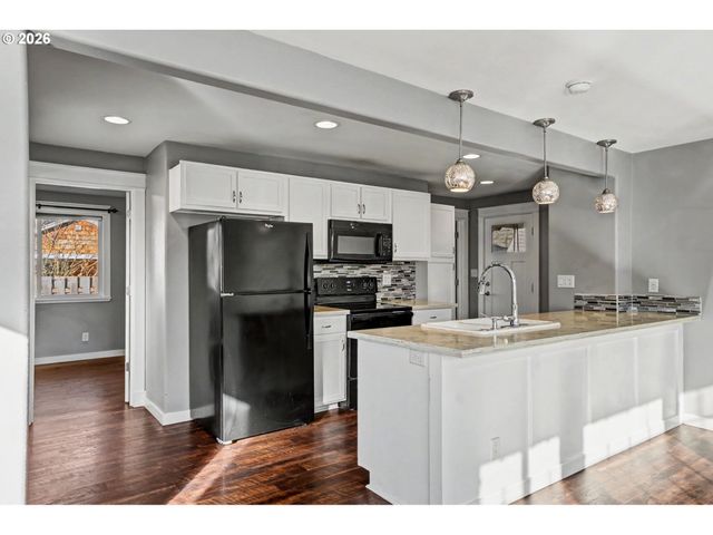 -1 GARNET St Ne, Salem, OR 97301