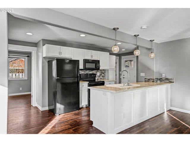 -1 GARNET St Ne, Salem, OR 97301