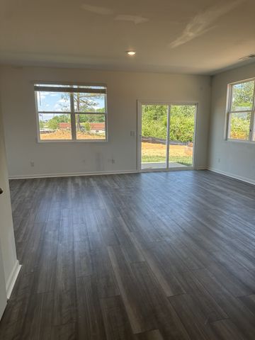 214 Darlington Dr, Dickson, TN 37055