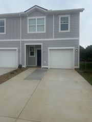 214 Darlington Dr, Dickson, TN 37055