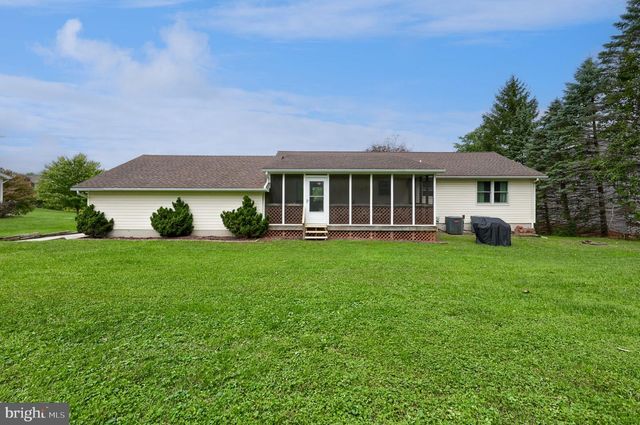 571 E TOLNA RD, Shrewsbury, PA 17361