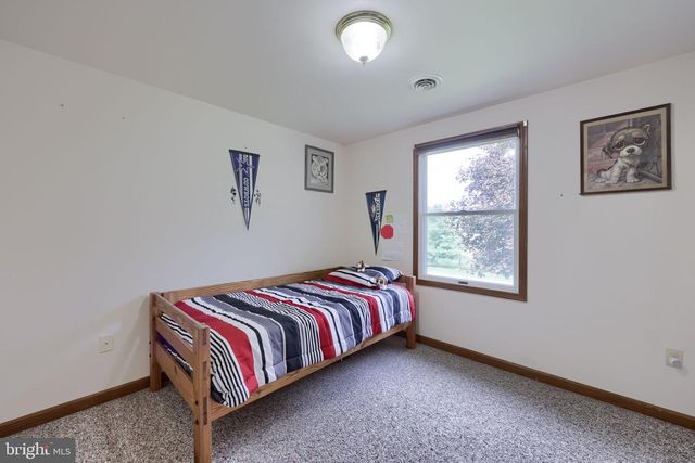 571 E TOLNA RD, Shrewsbury, PA 17361