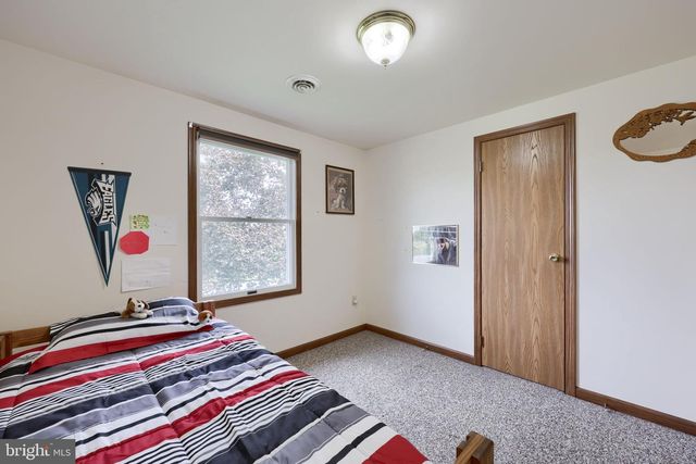 571 E TOLNA RD, Shrewsbury, PA 17361