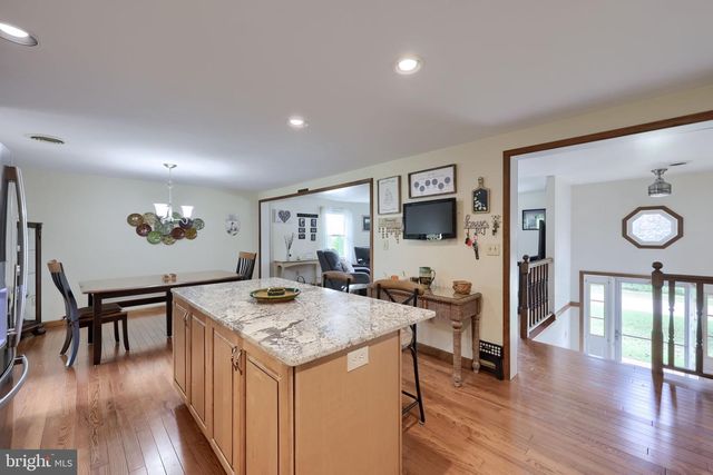 571 E TOLNA RD, Shrewsbury, PA 17361