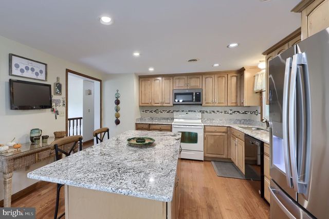 571 E TOLNA RD, Shrewsbury, PA 17361