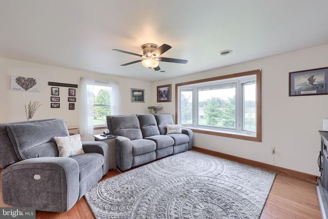 571 E TOLNA RD, Shrewsbury, PA 17361