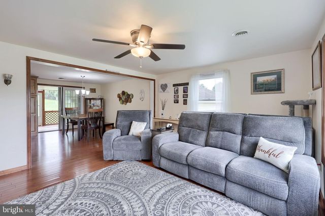 571 E TOLNA RD, Shrewsbury, PA 17361
