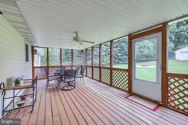 571 E TOLNA RD, Shrewsbury, PA 17361
