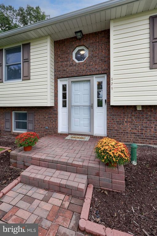 571 E TOLNA RD, Shrewsbury, PA 17361