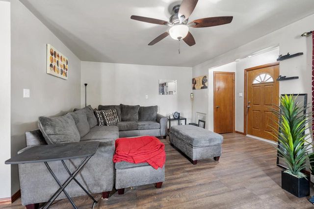 817 N HENRY STREET, Green Bay, WI 54302