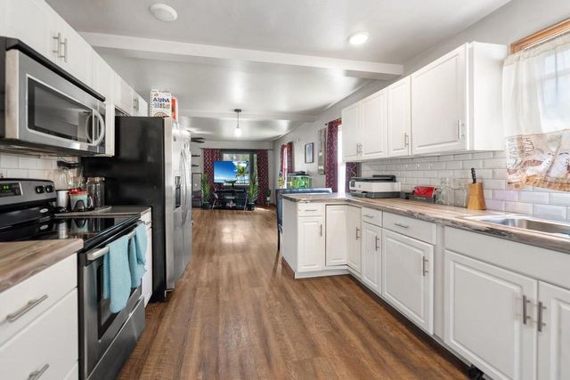 817 N HENRY STREET, Green Bay, WI 54302