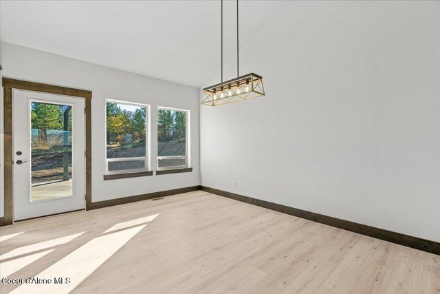 1475 W Remmick Street, Hayden, ID 83835