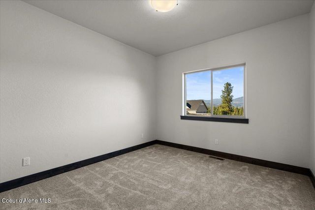 1475 W Remmick Street, Hayden, ID 83835