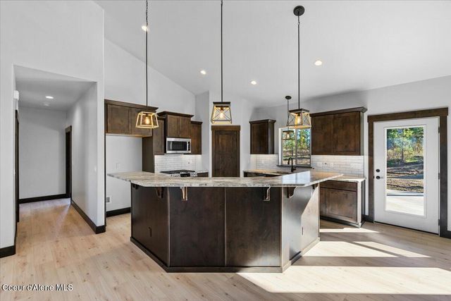 1475 W Remmick Street, Hayden, ID 83835