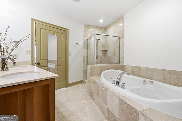 2881 Peachtree Road NE 902, Atlanta, GA 30305