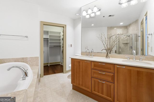 2881 Peachtree Road NE 902, Atlanta, GA 30305