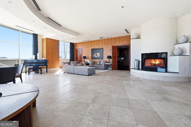 2881 Peachtree Road NE 902, Atlanta, GA 30305