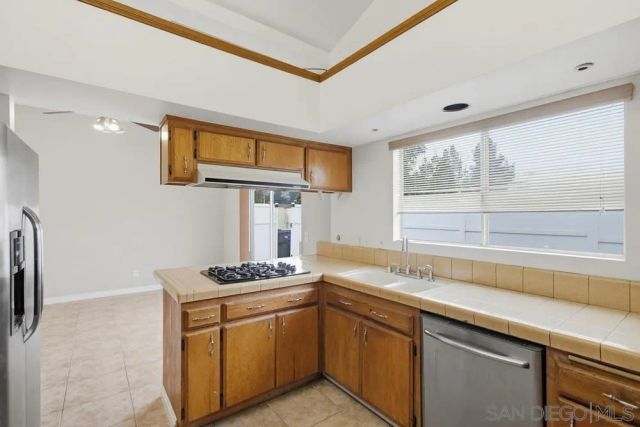 1741 Anza Ave, Vista, CA 92084