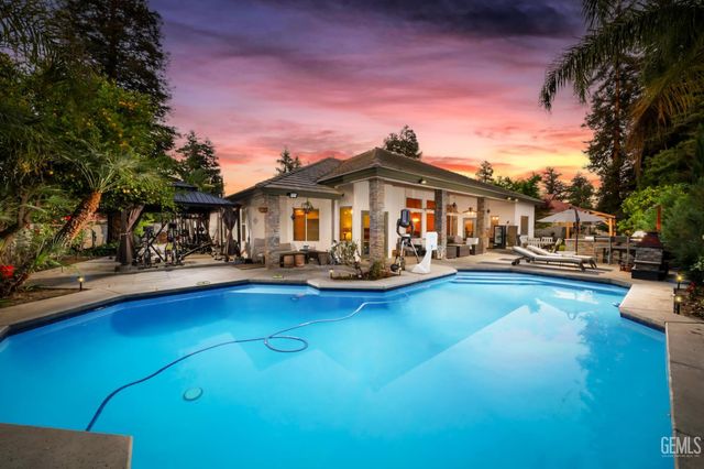 11108 Woodhall Place, Bakersfield, CA 93311