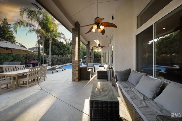 11108 Woodhall Place, Bakersfield, CA 93311