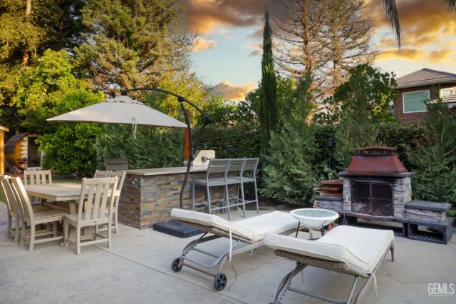 11108 Woodhall Place, Bakersfield, CA 93311