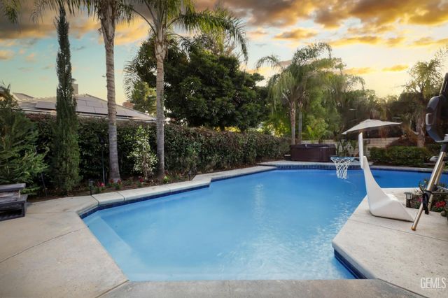 11108 Woodhall Place, Bakersfield, CA 93311