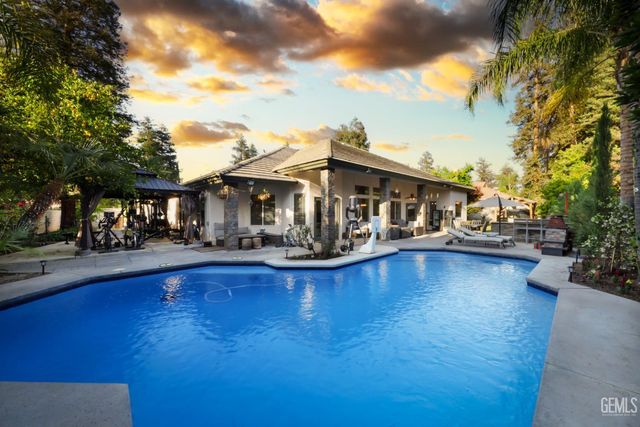11108 Woodhall Place, Bakersfield, CA 93311