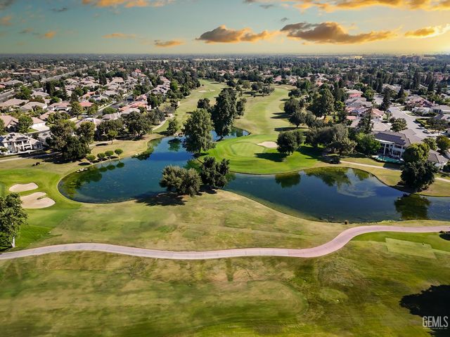 11108 Woodhall Place, Bakersfield, CA 93311