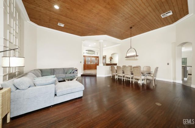 11108 Woodhall Place, Bakersfield, CA 93311
