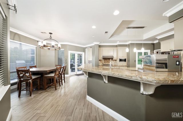 11108 Woodhall Place, Bakersfield, CA 93311