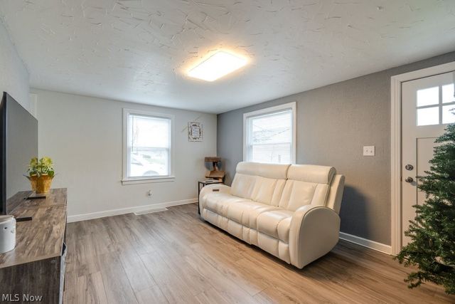 12700 Bixler Avenue NE, Hartville, OH 44632
