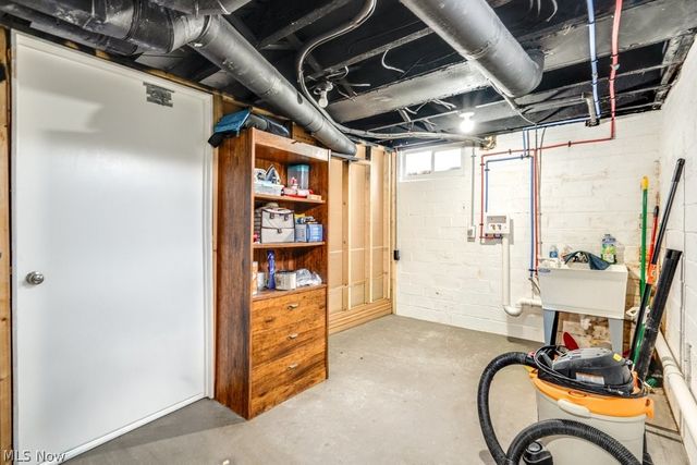 12700 Bixler Avenue NE, Hartville, OH 44632