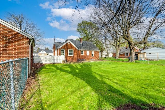 12700 Bixler Avenue NE, Hartville, OH 44632