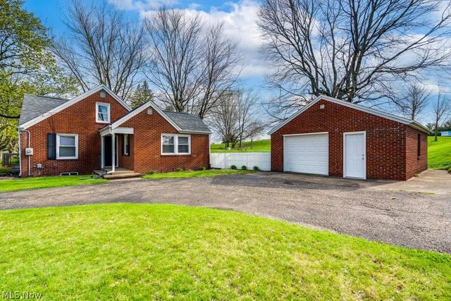 12700 Bixler Avenue NE, Hartville, OH 44632