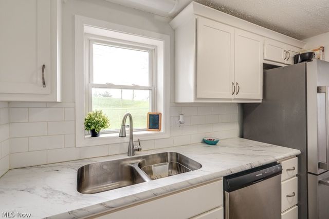 12700 Bixler Avenue NE, Hartville, OH 44632