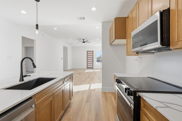 1815 Beauford, Dallas, TX 75253