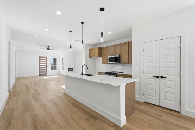 1815 Beauford, Dallas, TX 75253