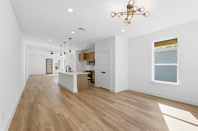 1815 Beauford, Dallas, TX 75253