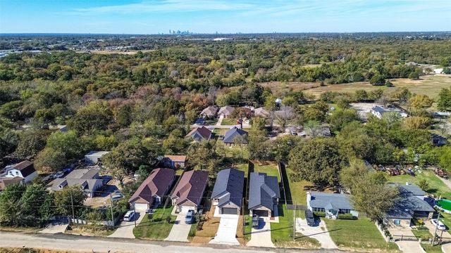 1815 Beauford, Dallas, TX 75253
