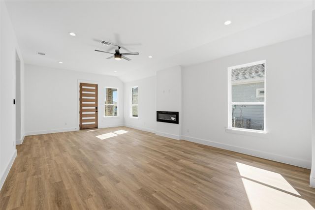 1815 Beauford, Dallas, TX 75253