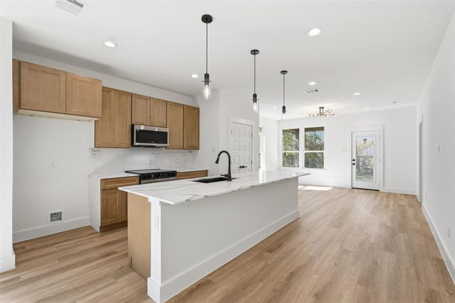 1815 Beauford, Dallas, TX 75253