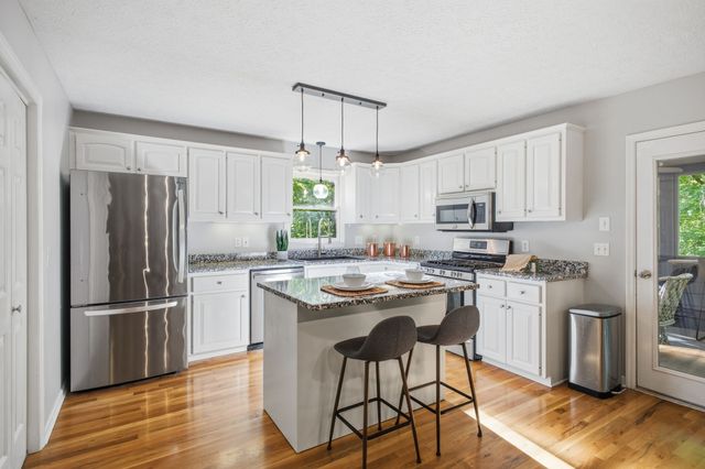 1101 Wax Wing Cir, Kingston Springs, TN 37082