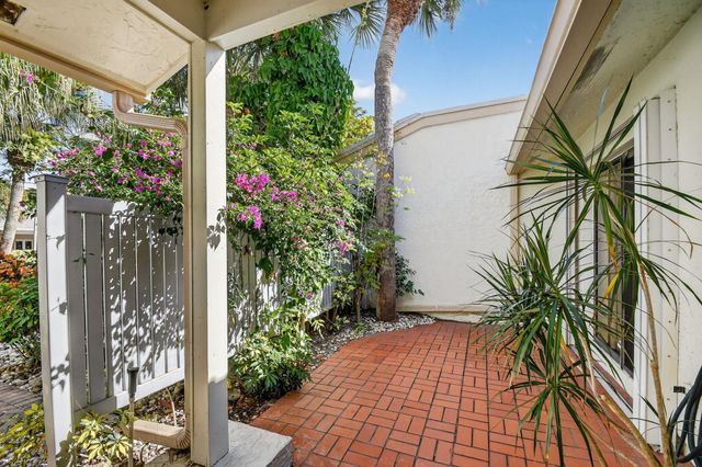 65 Eastgate Drive B, Boynton Beach, FL 33436